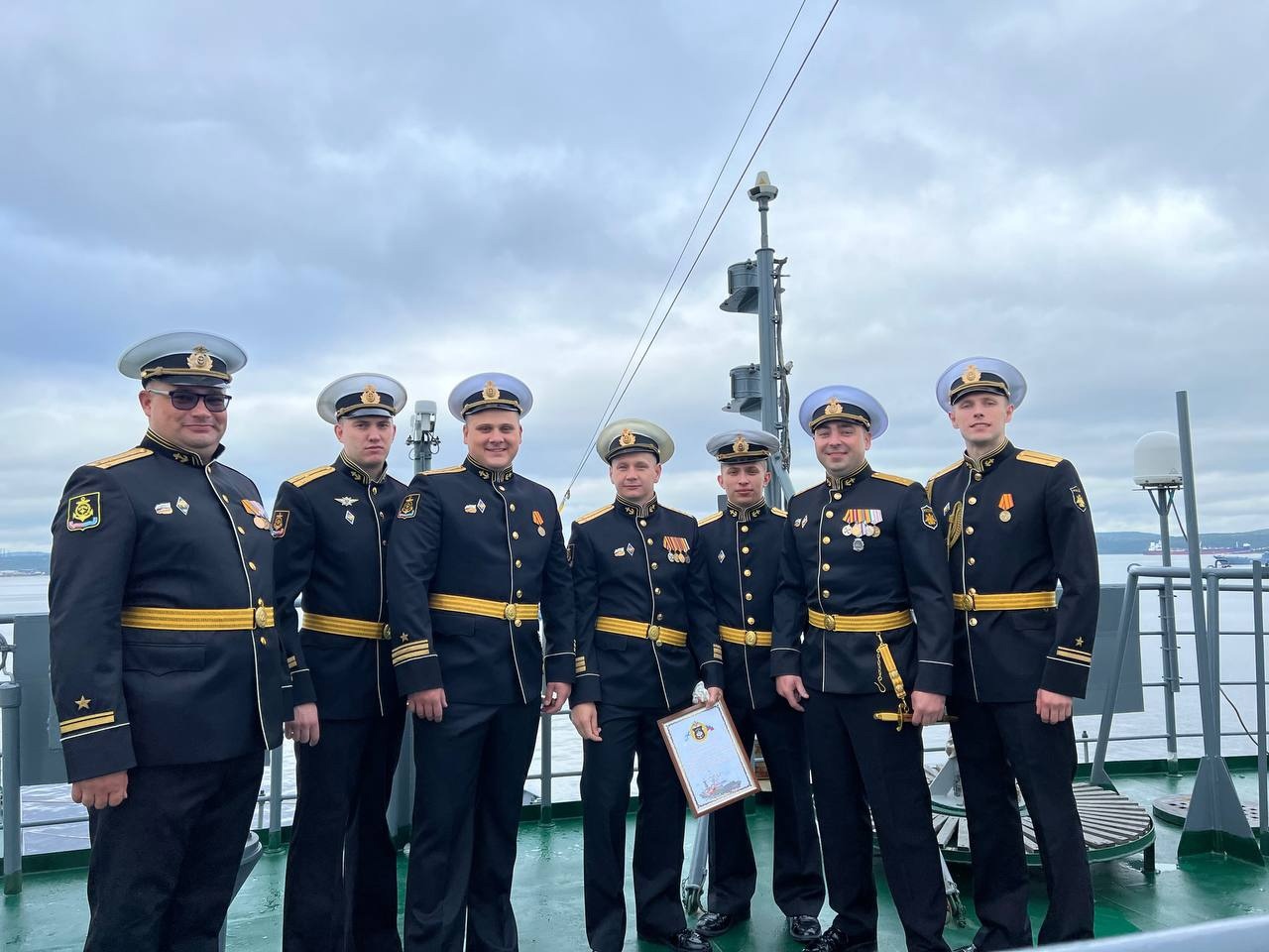 Сегодня от всей души хочу поздравить с Днём военно-морского флота России мужественных и настоящих мужчин влюбленных в море!.