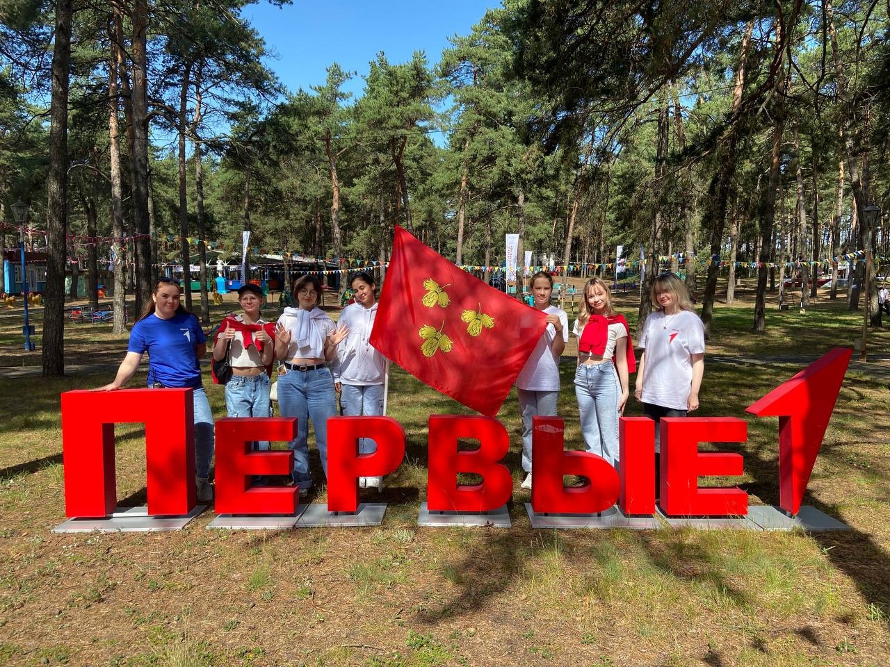 «Первые» Новоуколовской школы посетили детский фестиваль в лагере «Космос».
