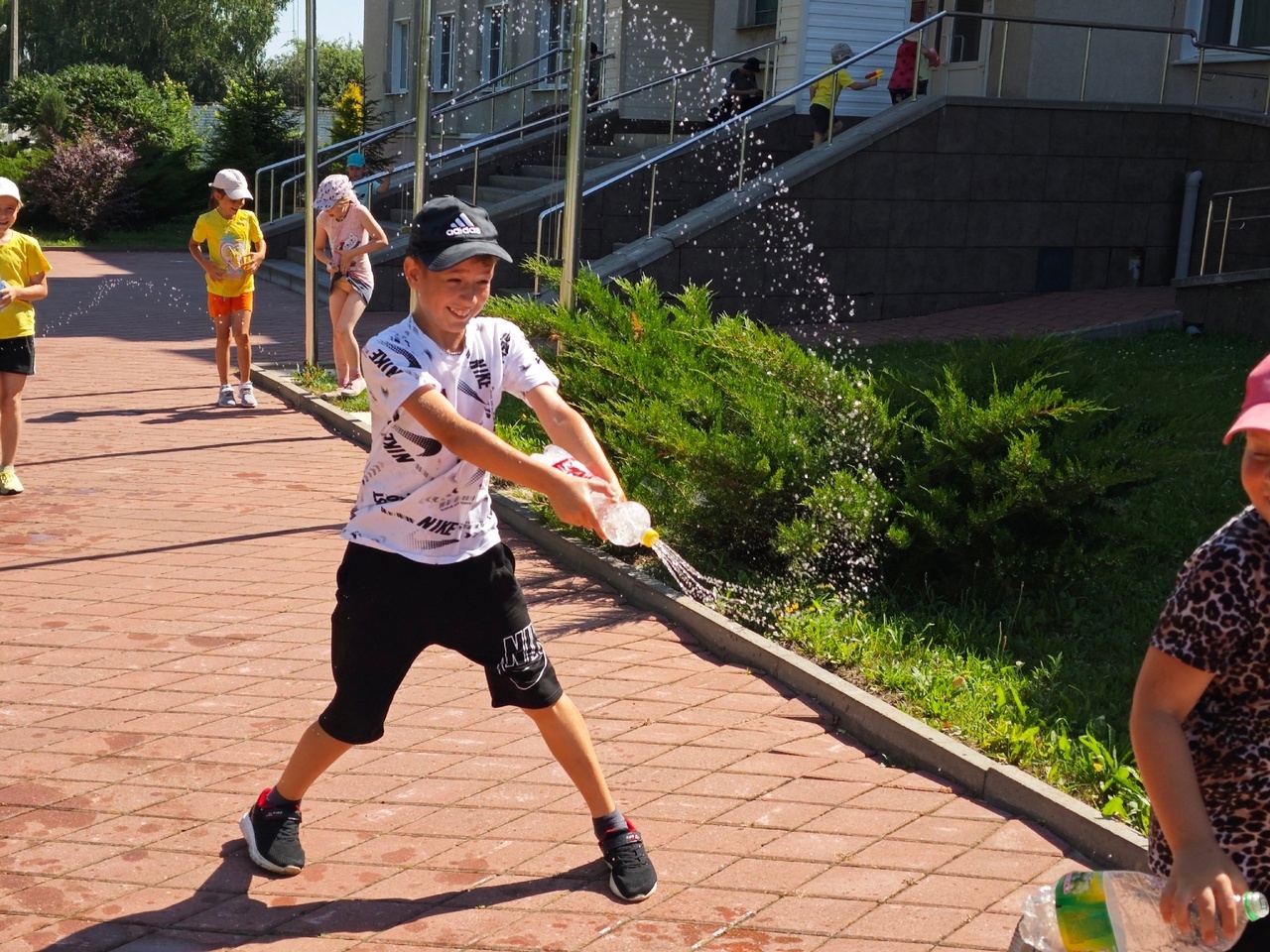 Пришкольные лагеря завершили свою работу. Более 850 детей провели первую половину лета весело и с пользой.