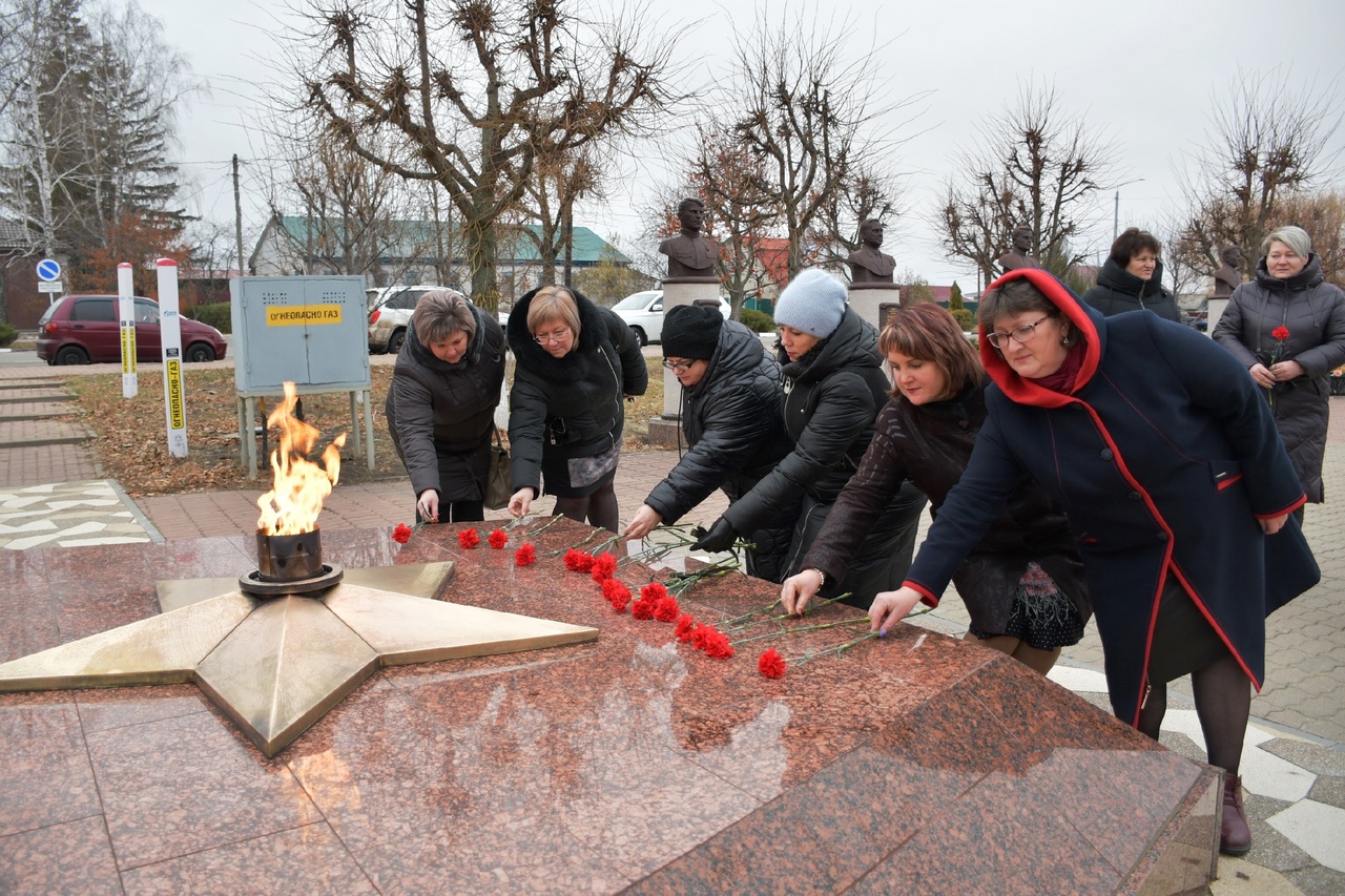 9 декабря — это особая дата. В этот зимний день мы вспоминаем тех, кто своим мужеством и самоотверженностью оставил незабвенный след в истории нашей страны.