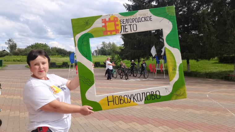 Интерактивная программа на велосипедах "По дорогам героев" собрала подростков на площади центра культурного развития..