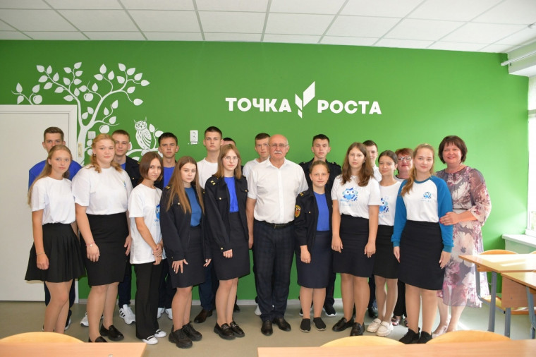 Новая площадка творчества, изобретательства и сотрудничества появилась в Красненской школе.. Новая площадка творчества, изобретательства и сотрудничества появилась в Красненской школе..
