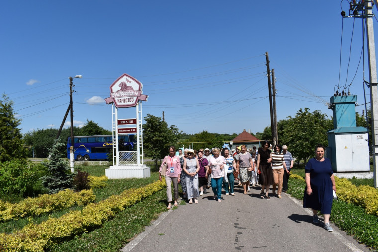 Вновь жители Красненского района радушно принимали гостей из Старооскольского городского округа.